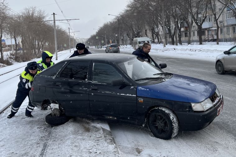 Сотрудники Госавтоинспекции помогли магнитогорцу