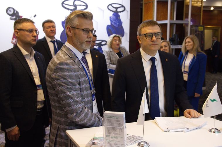 Губернатор Челябинской области протестировал инфоматы единого расчётного центра