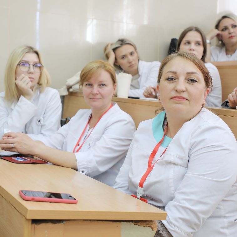 Глава города Сергей Бердников встретился со студентами и преподавателями Магнитогорского медицинского колледжа имени П. Ф. Надеждина