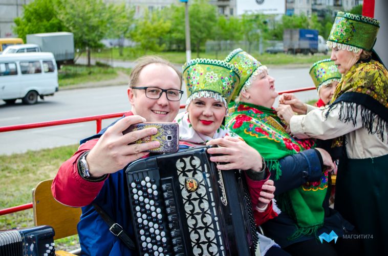 У монумента «Тыл – фронту» магнитогорцы отметили главный государственный праздник страны – День России
