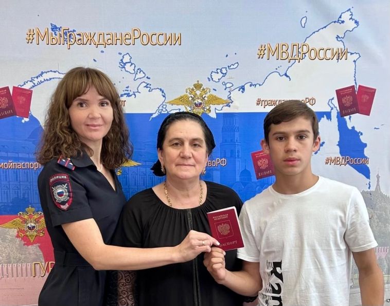 Полицейские Магнитогорска помогли подростку получить заграничный паспорт за несколько дней