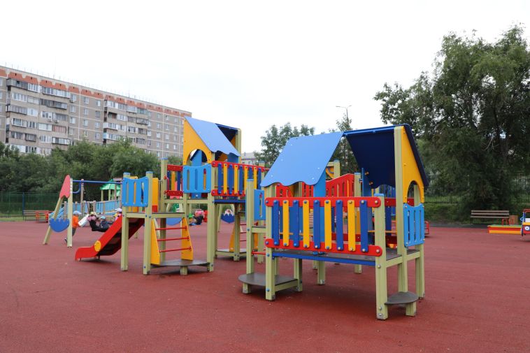 Жители многоквартирных домов Магнитогорска вправе требовать от управляющей компании надлежащего качества обслуживания детских площадок и придомовых территорий