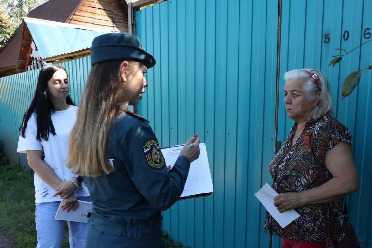 Осень на территориях СНТ начинается одинаково: повсюду стоит запах гари и густой дым от сжигаемой листвы
