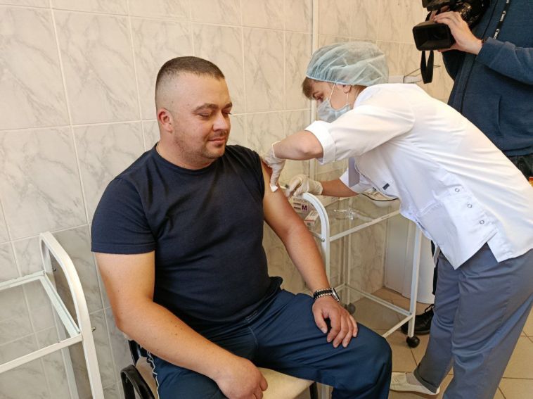 Вакцинироваться от гриппа работники ПАО «ММК» могут на здравпунктах