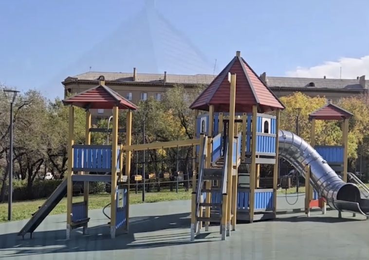 Глава города Сергей Бердников оценил результаты реконструкции скверов «50 лет Победы» и «Детский» по программе «Формирование комфортной городской среды»