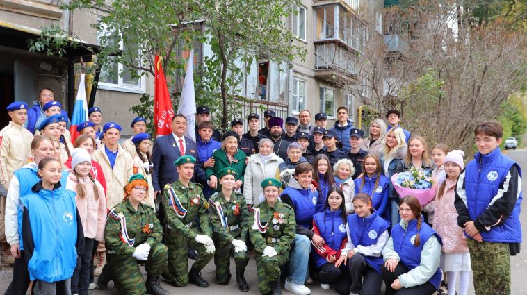 Волонтёры Победы стали частью особенного события - поздравили ветерана Великой Отечественной войны Любовь Ивановну Грикинер со 100-летним юбилеем