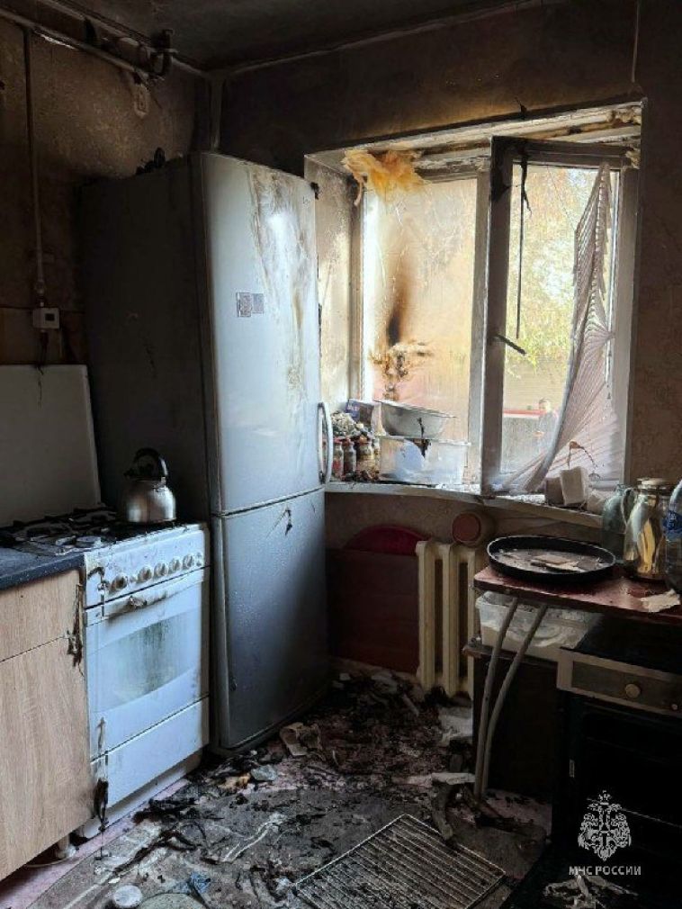 Дети едва не сожгли квартиру: в Магнитогорске на улице Московская произошёл пожар