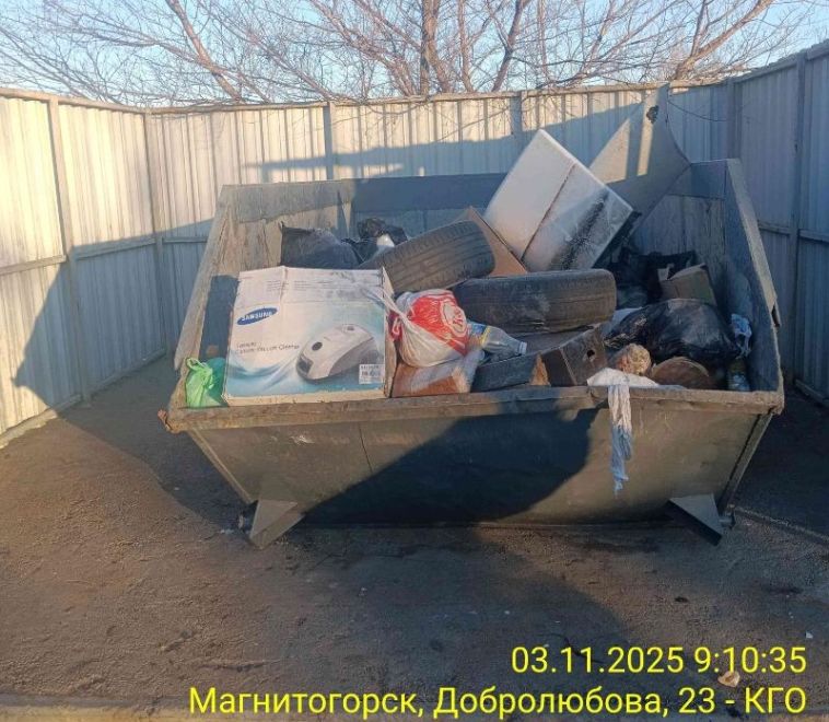 Покрышки на контейнерной площадке: к чему может привести незаконное складирование