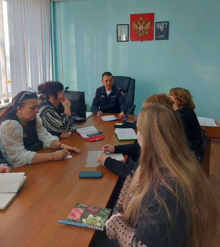 Руководители отделов полиции города Магнитогорска встретились с руководителями образовательных организаций города для того, чтобы напомнить о мошенничестве