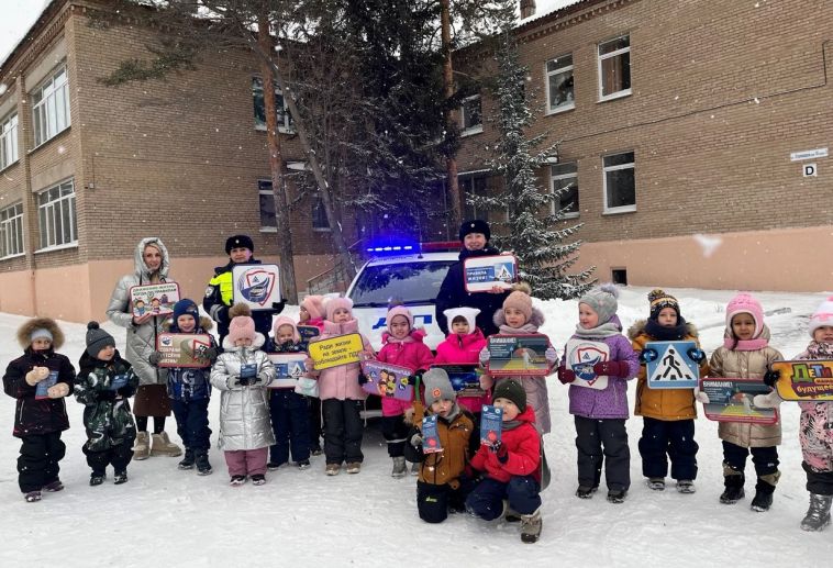 Воспитанники детского сада №31 г. Магнитогорска повторили Правила дорожного движения в зимний период