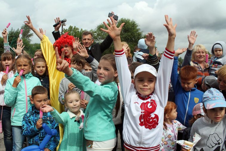 Женщины, родившие 10 и более детей, начали получать по 72 тысячи рублей