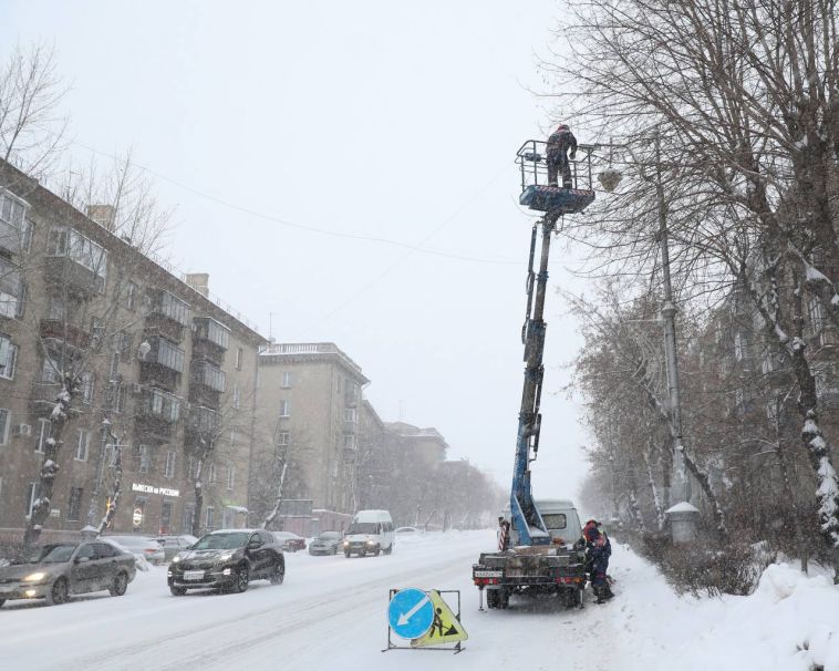 Завершились работы по монтажу и замене дополнительных и существующих светильников в районе пешеходных переходов