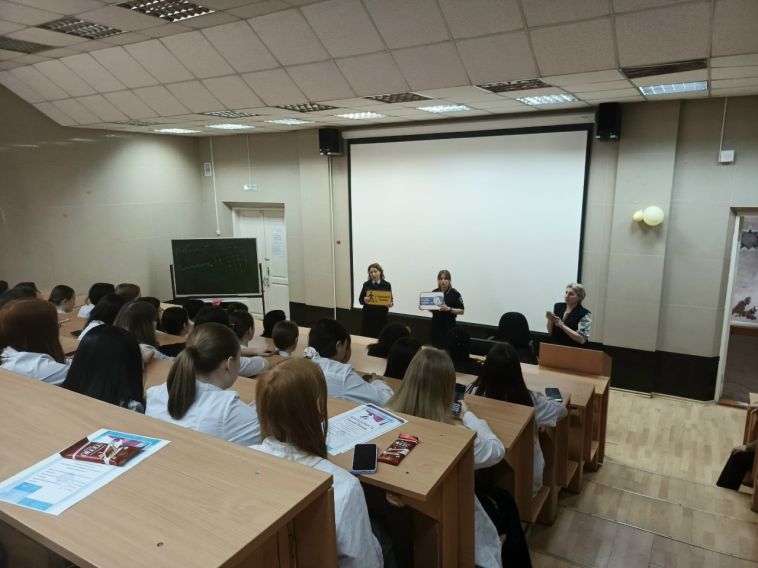 В Магнитогорске сотрудники полиции провели встречу со студентами магнитогорского медицинского колледжа им. П. Ф. Надеждина