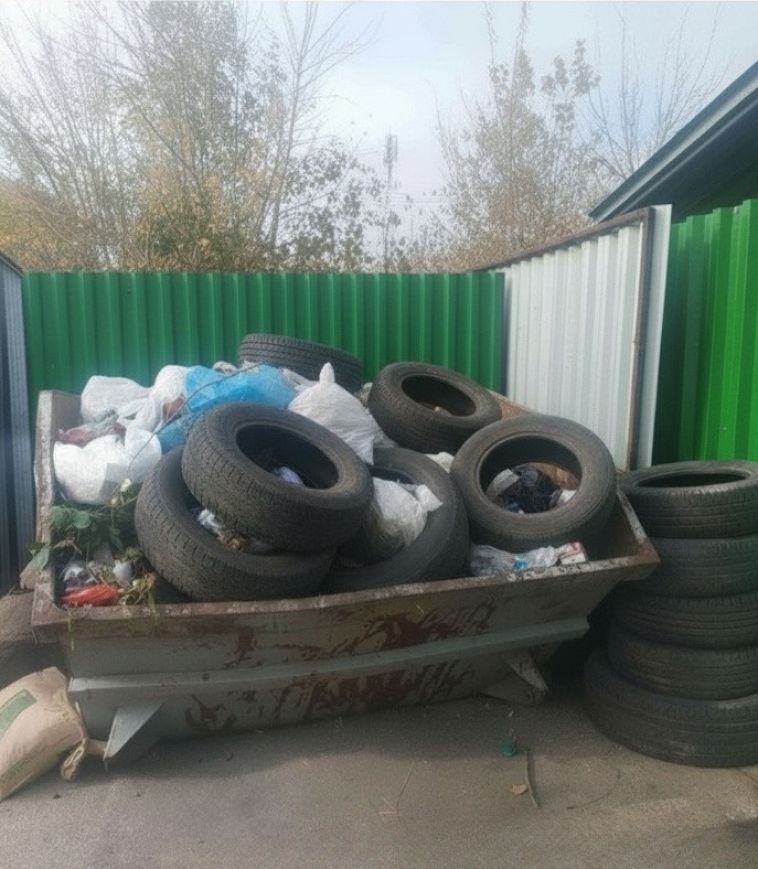 На контейнерных площадках региона массовое скопление опасных отходов