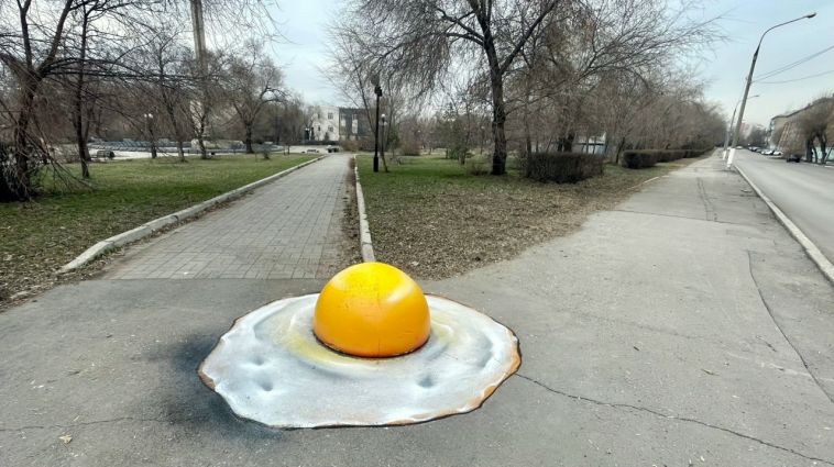 На улице Магнитогорска появилась яичница