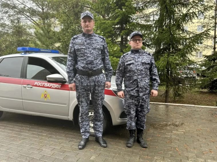 На Южном Урале росгвардейцы спасли пенсионерку из задымлённой квартиры