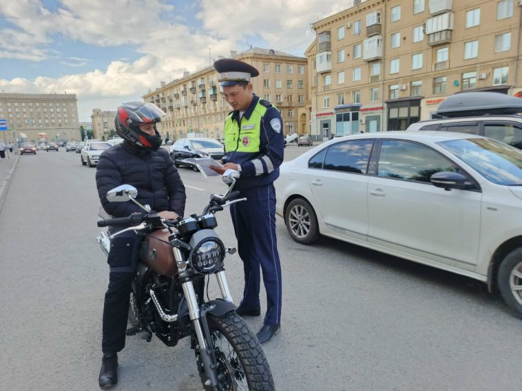 Cотрудники Госавтоинспекции продолжают проведение профилактической акции "Мотоциклист"