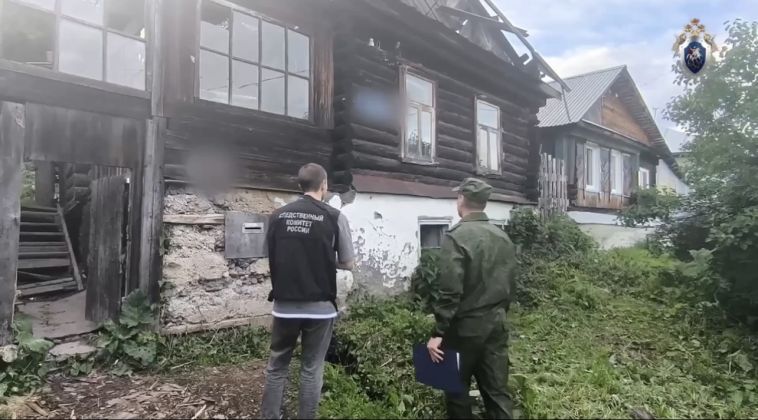 В Златоусте следователи СКР устанавливают обстоятельства гибели двух местных жителей в результате обрушения кровли жилого дома