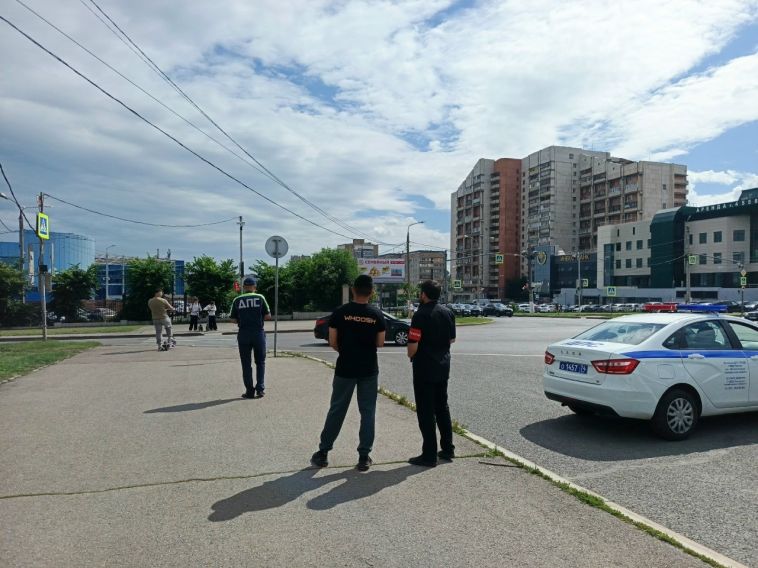Сотрудники Госавтоинспекции продолжают совместные рейдовые мероприятия по контролю за соблюдением ПДД пользователями электросамокатов