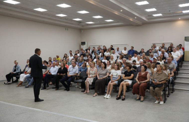 Главный специалист по профориентационной работе ПАО «ММК» Владимир Дрёмов встретился с коллективом МП трест «Теплофикация»