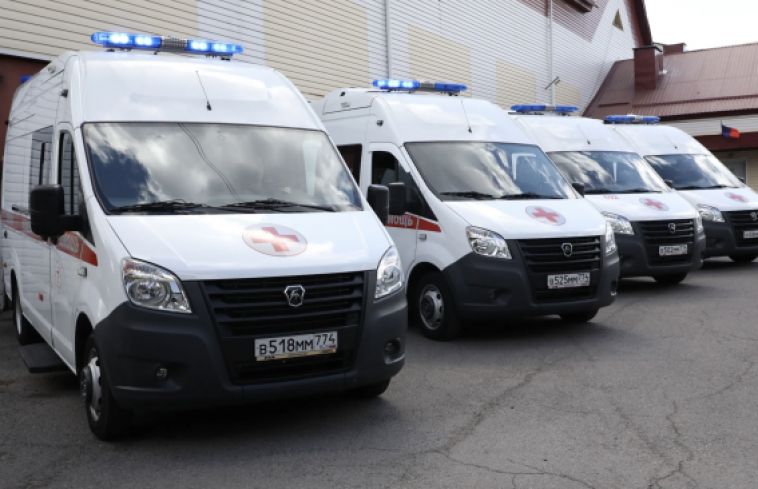 Глава города Сергей Бердников осмотрел новые автомобили скорой помощи и оценил проведённый ремонт подстанции
