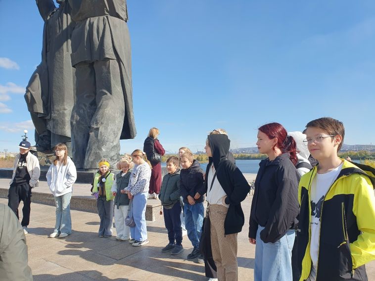 Как разные народы возводили город-завод: учащиеся ДШИ «Дом музыки» побывали на экскурсии по Магнитке