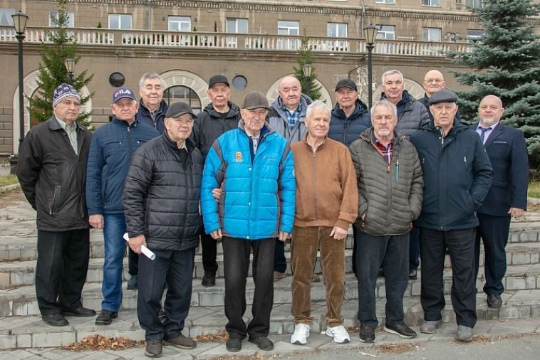 Для бывших руководителей ММК поездка на озеро Банное давно стала доброй традицией