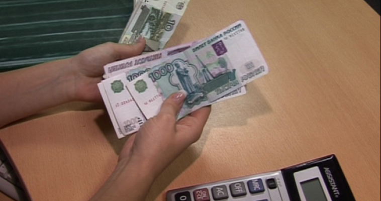 Главный врач и кассир магнитогорской поликлиники растратили более 500 тысяч рублей