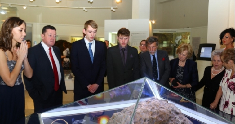 Англичане приехали на Южный Урал, чтобы отметить свадьбу рядом с челябинским метеоритом