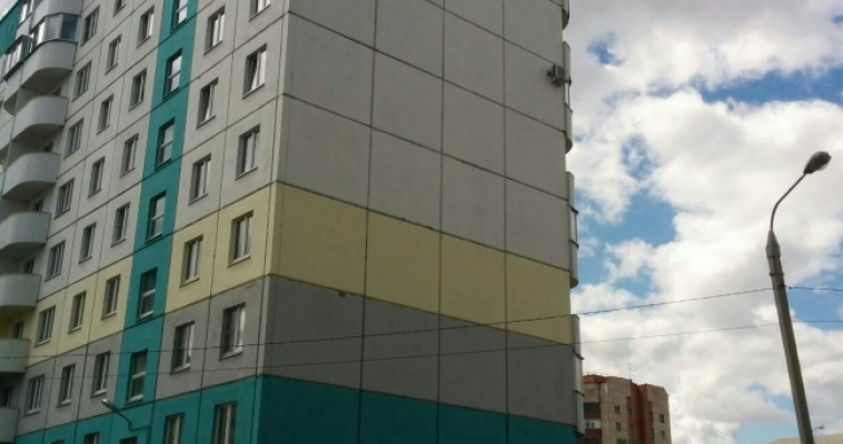 «Сначала самолётик, теперь мы». Художники из Екатеринбурга готовятся раскрасить фасад