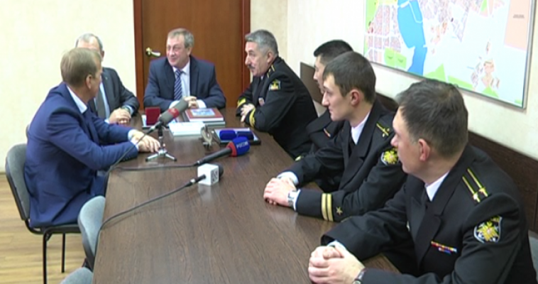 В Магнитогорск приехали офицеры-подводники 