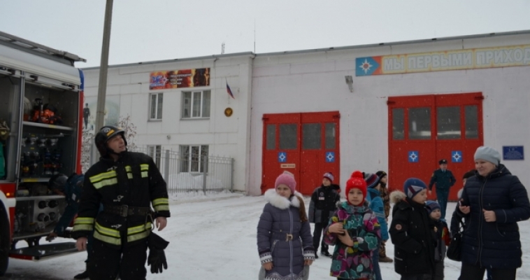 В пожарной части Магнитогорска развернулись выставка пожарной техники и музей военного оружия