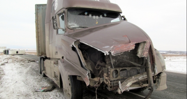 Бесправник за рулём грузовика устроил смертельное ДТП с участием магнитогорского автобуса