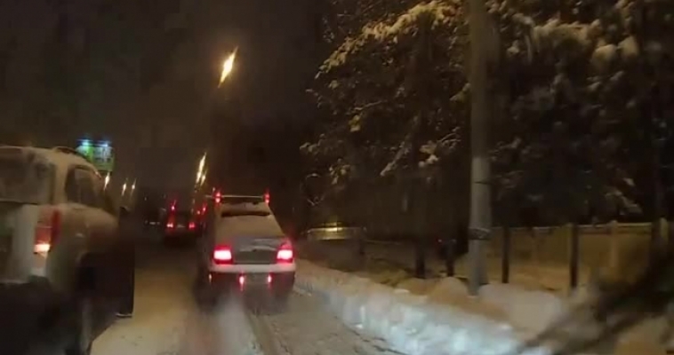Авария на улице Грязнова с участием пассажирского автобуса