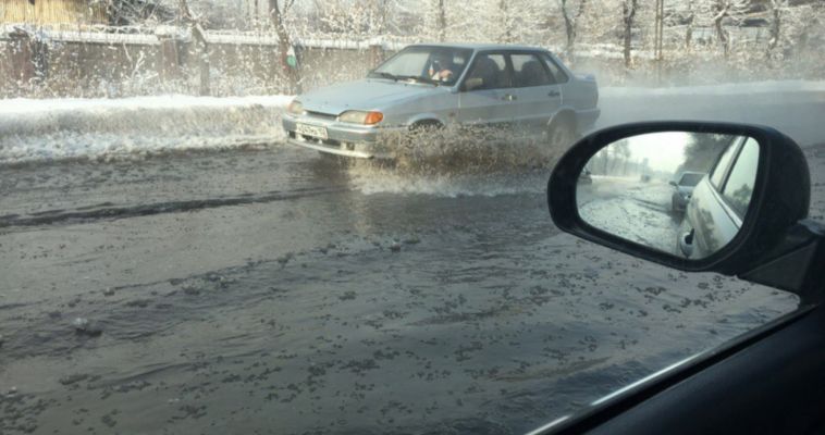 ВИДЕО: На ул. Кирова продолжает стоять вода