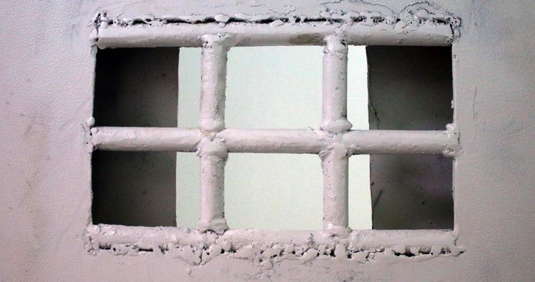 Полицейские задержали беглого преступника