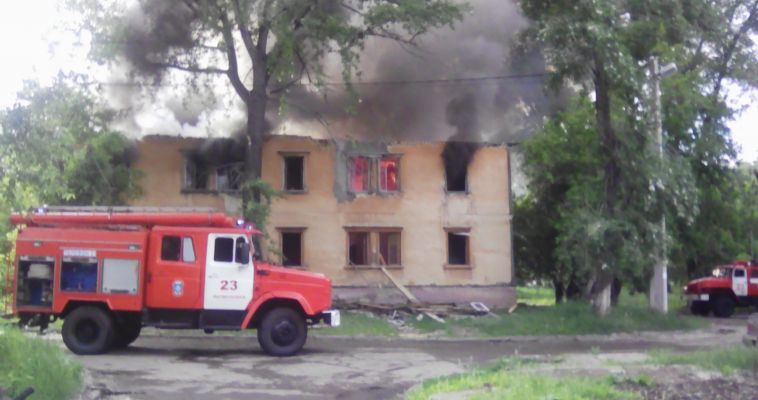В Магнитогорске горят заброшенные здания