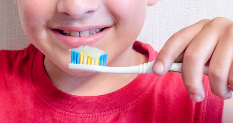 Как правильно чистить зубы, чтобы не было кариеса?
