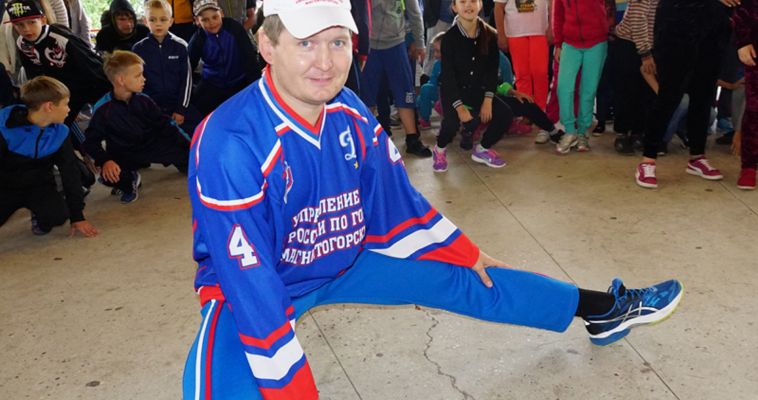 Всероссийская акция «Зарядка со стражем порядка»: магнитогорские полицейские «в теме»