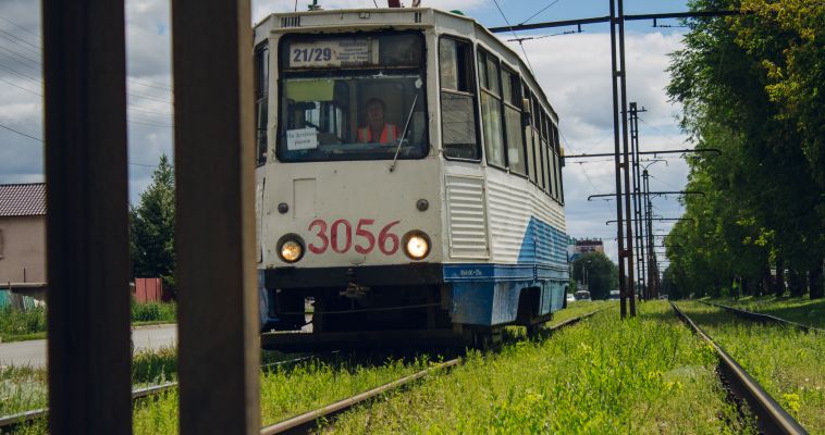 Со Дня строителей горожан увезут 27 трамваев