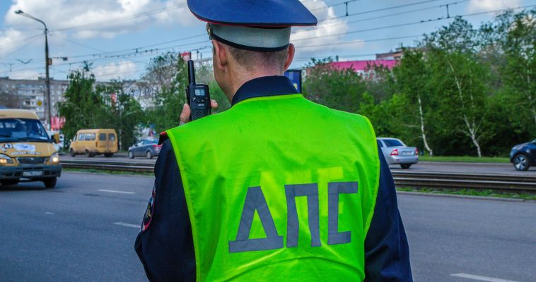 Сотрудникам ГИБДД запретят грубо общаться и курить