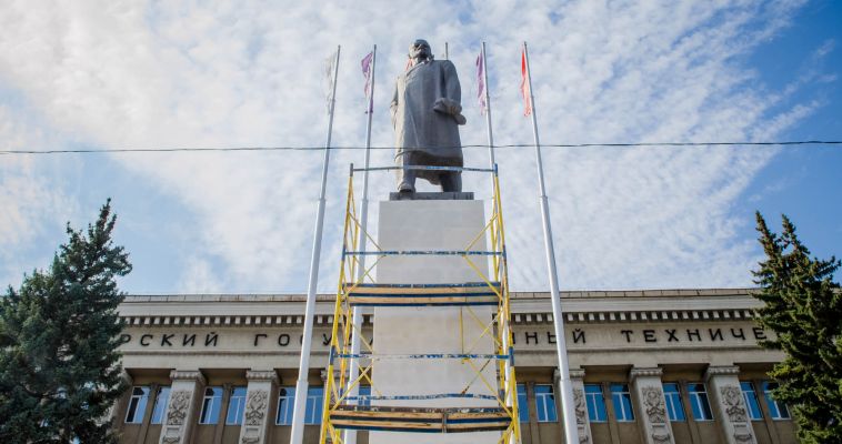 Памятнику Ленина вернули былое величие