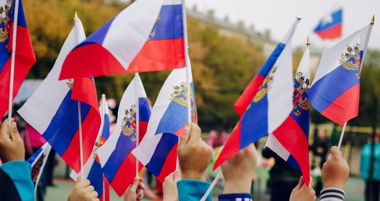Половина граждан считает Россию великой державой
