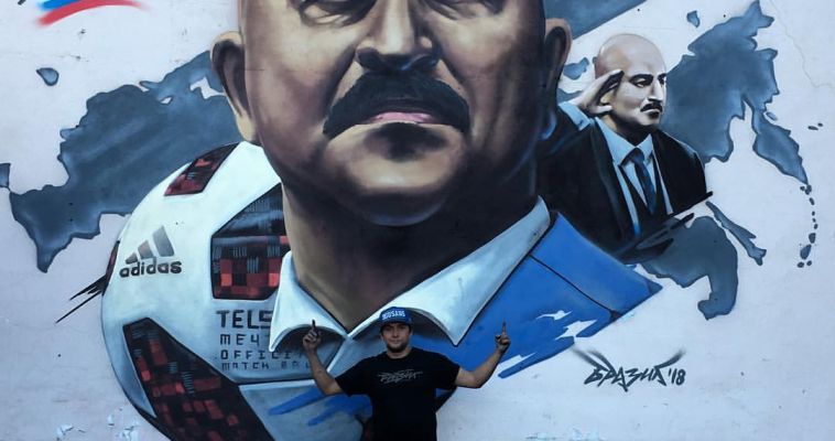 В столице Южного Урала нарисовали гигантский портрет тренера сборной РФ по футболу