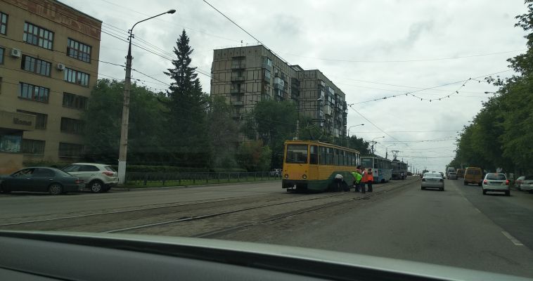 В Магнитогорске стоят трамваи