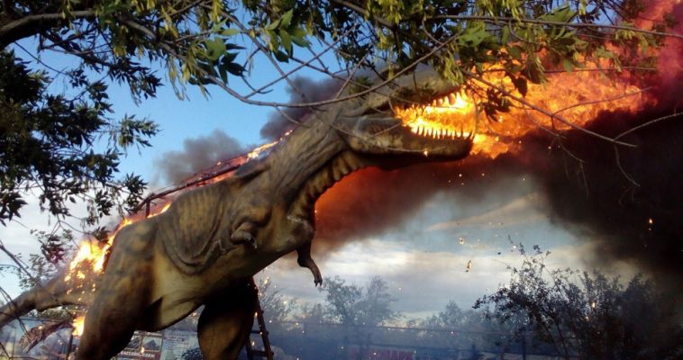 В Башкирии дотла сгорел тираннозавр