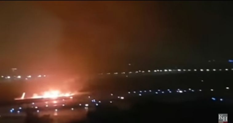 Пассажирский самолет охватило огнём после посадки