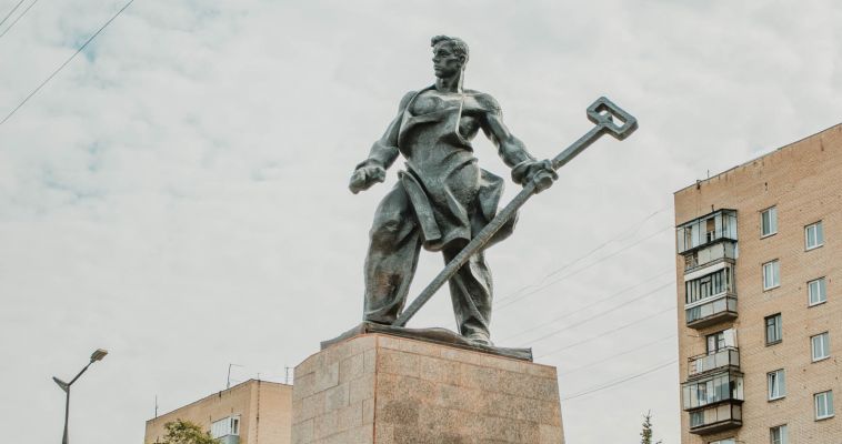 Историческая справедливость: памятник «Рабочий» обрёл истинного скульптора