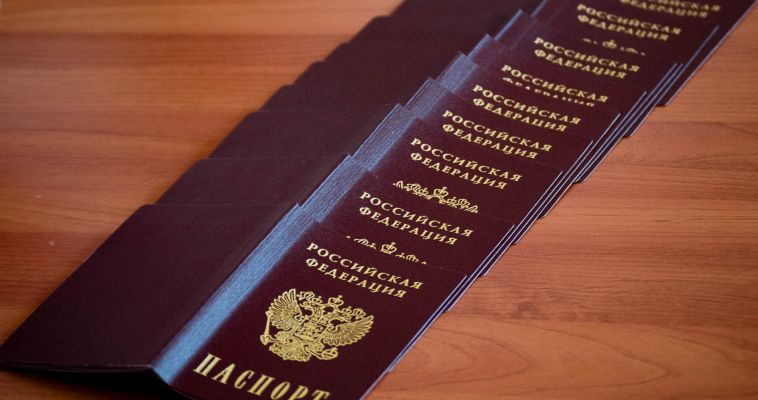 Бумажные паспорта хотят заменить электронными