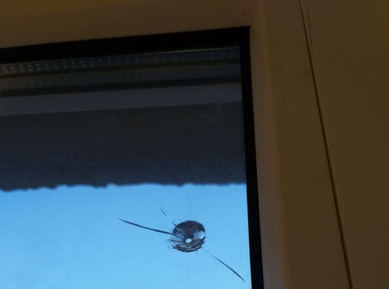 В Магнитогорске неизвестные стреляют по окнам жилых домов